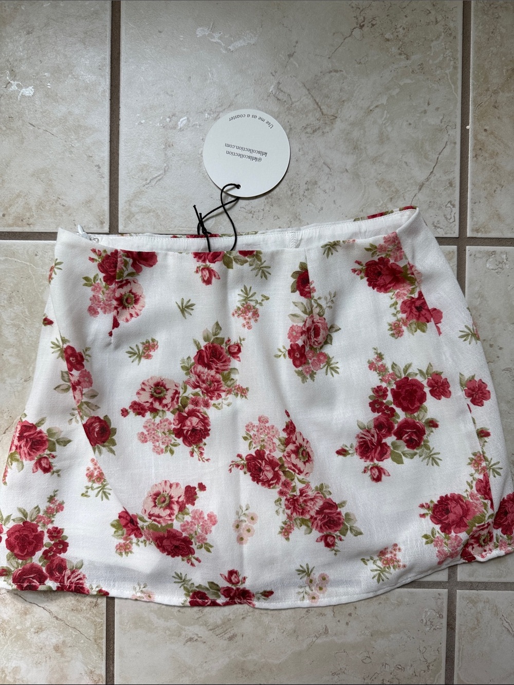 Le Lis White Mini Skort with Pink Rose Print NWT Size XS - Picture 7 of 7
